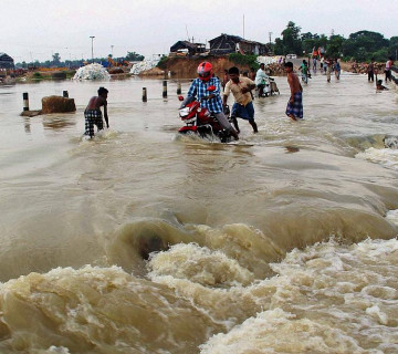 वर्षा र बाढीबाट भारतमा १८ को मृत्यृ, दर्जनौं बेपत्ता